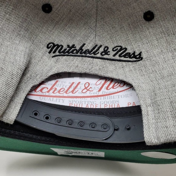 NBA Mitchell & Ness City Bar Script Snapback Cap - Miami Heat - Picture 4 of 5